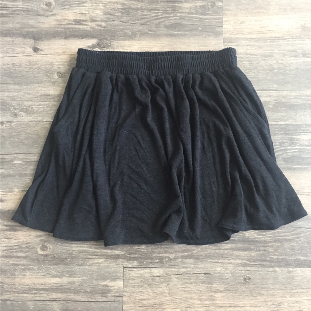 Aritzia wilfred free skirt w/ pockets! NEVER WORN